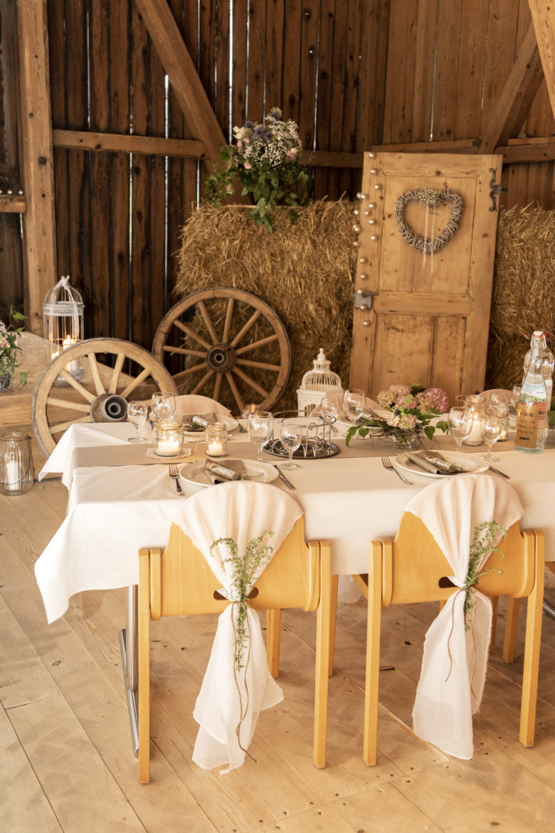 décoration salle souper mariages dans une grange